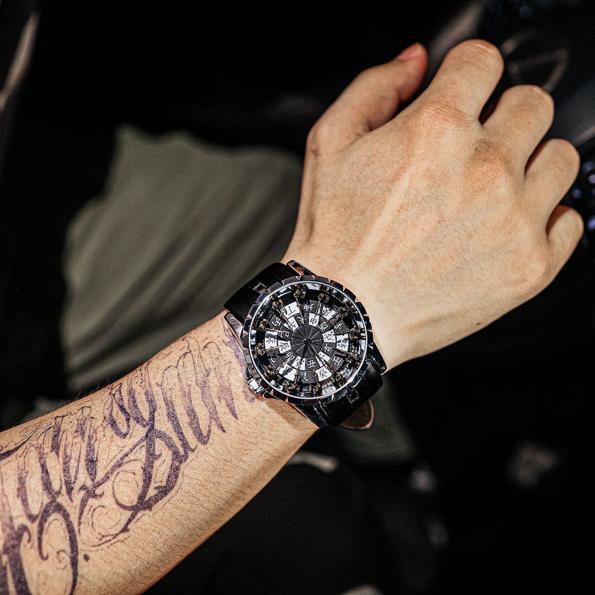 European, American, Japanese,  - đánh giá và giá Zodiac Luxury Watch